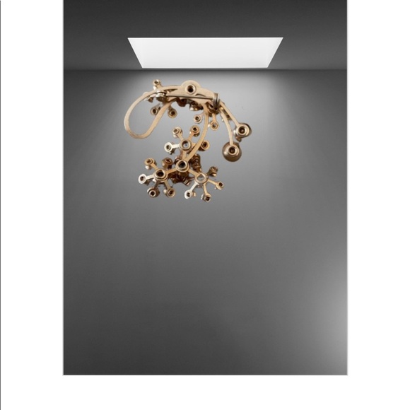 Vintage brooch with pink rhinestones on gold tone background m - Picture 4 of 5